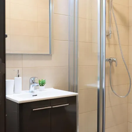 Проживание в семье Private With Ensuite - Three Cities House