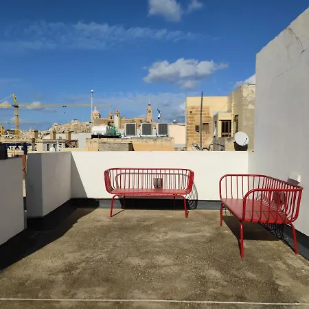 Private With Ensuite - Three Cities House Проживание в семье