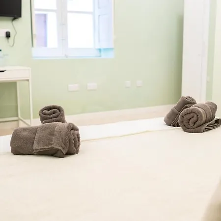 Private With Ensuite - Three Cities House *