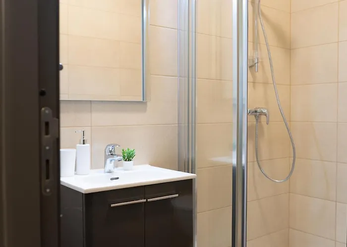 Gazde/Camere de închiriat Private With Ensuite - Three Cities House