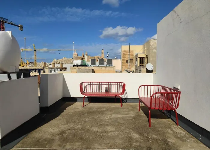 Private With Ensuite - Three Cities House Gazde/Camere de închiriat