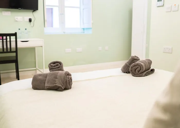 Private With Ensuite - Three Cities House *